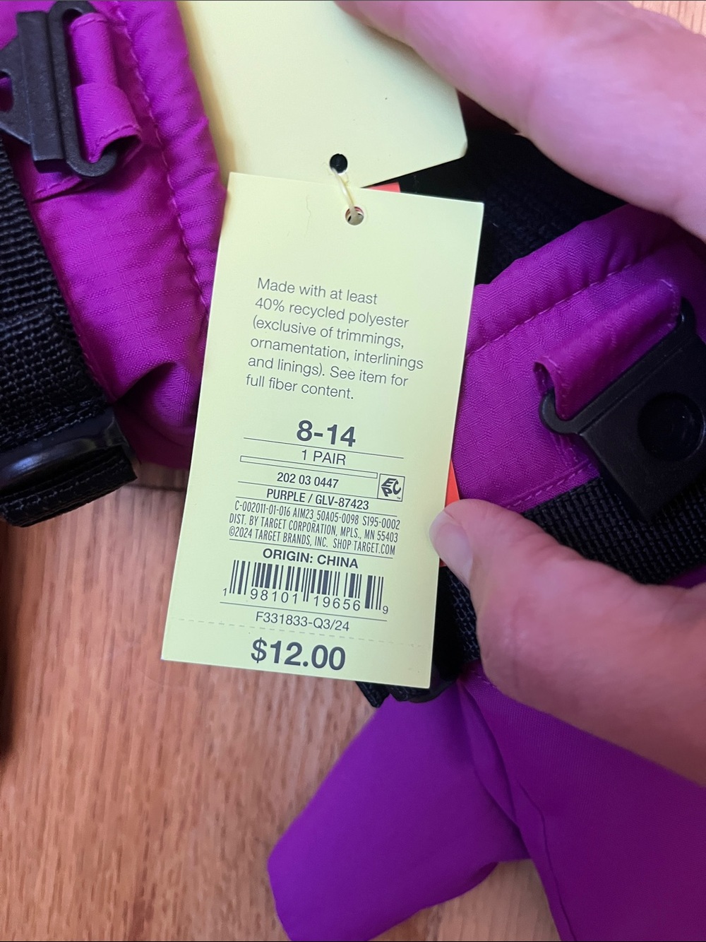 NWT Snow Gloves - Picture 2 of 3